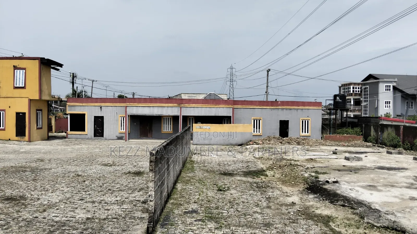 To Let / Lease : 5 Rooms Office on 3 Plots, Eliozu, Port Harcourt in Obio-Akpor