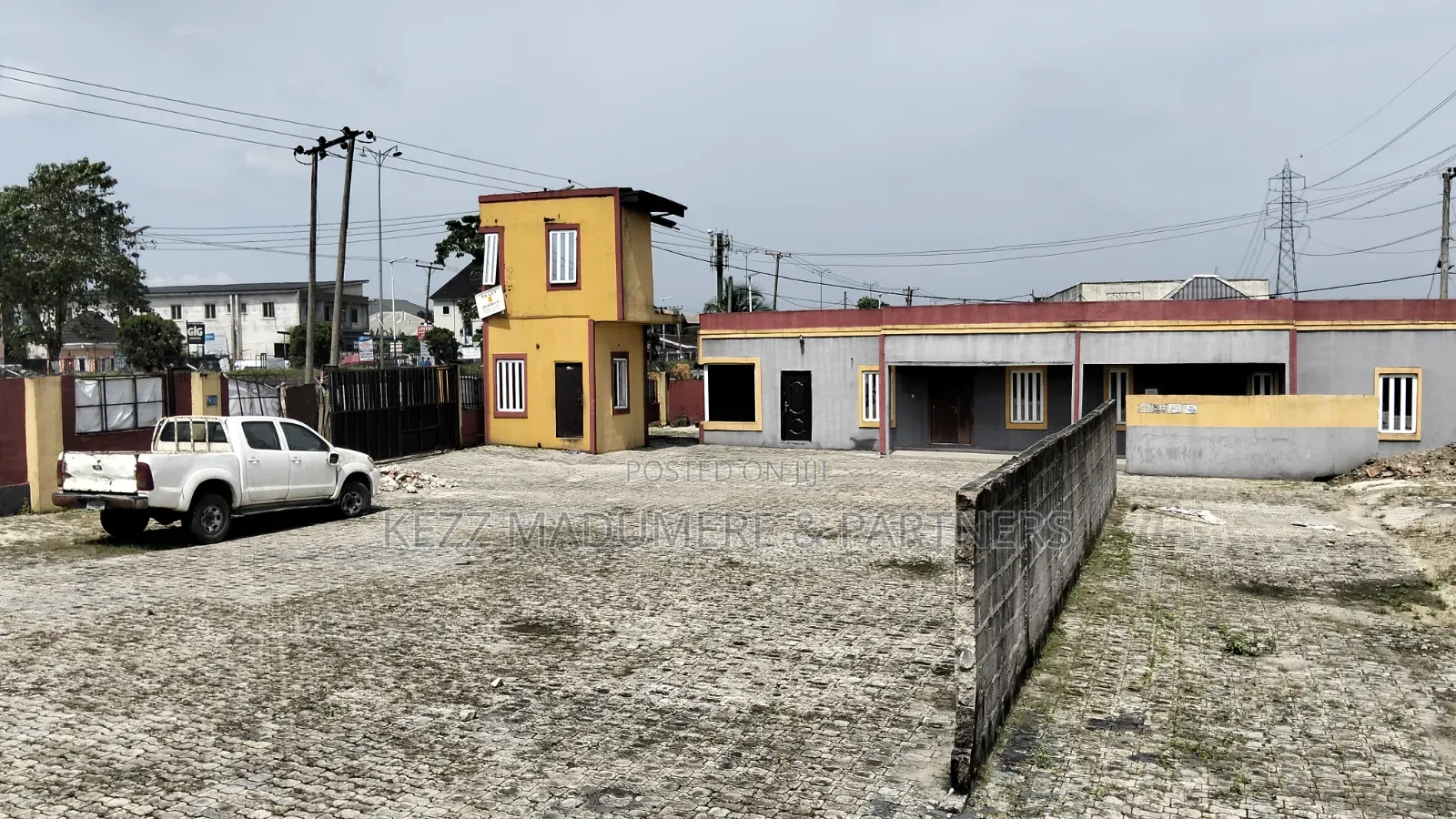 To Let / Lease : 5 Rooms Office on 3 Plots, Eliozu, Port Harcourt in Obio-Akpor