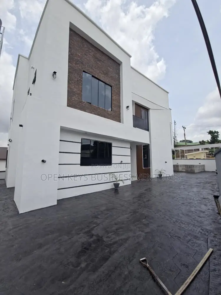 Furnished 4bdrm Duplex in Agodi Gra for sale in Agodi