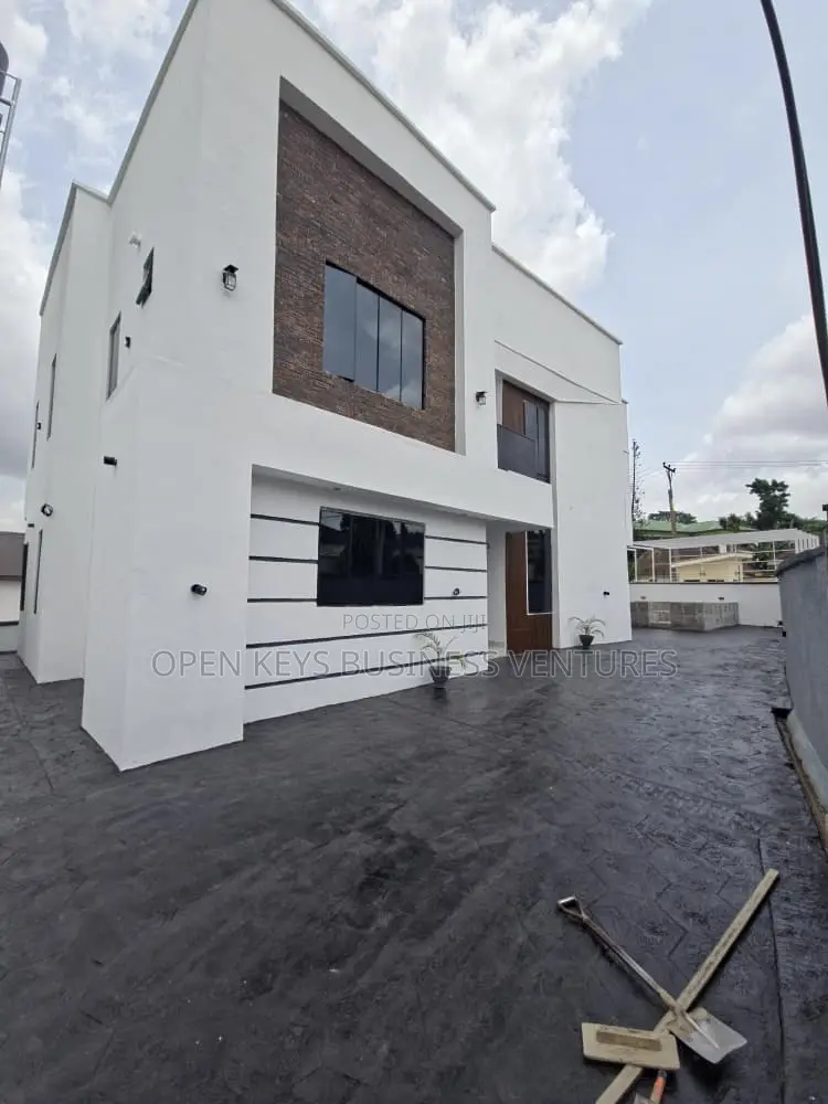 Furnished 4bdrm Duplex in Agodi Gra for sale in Agodi