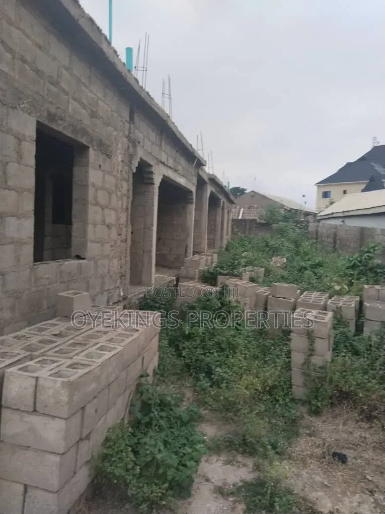2bdrm Block of Flats in Alegongo, Akobo for sale in Akobo