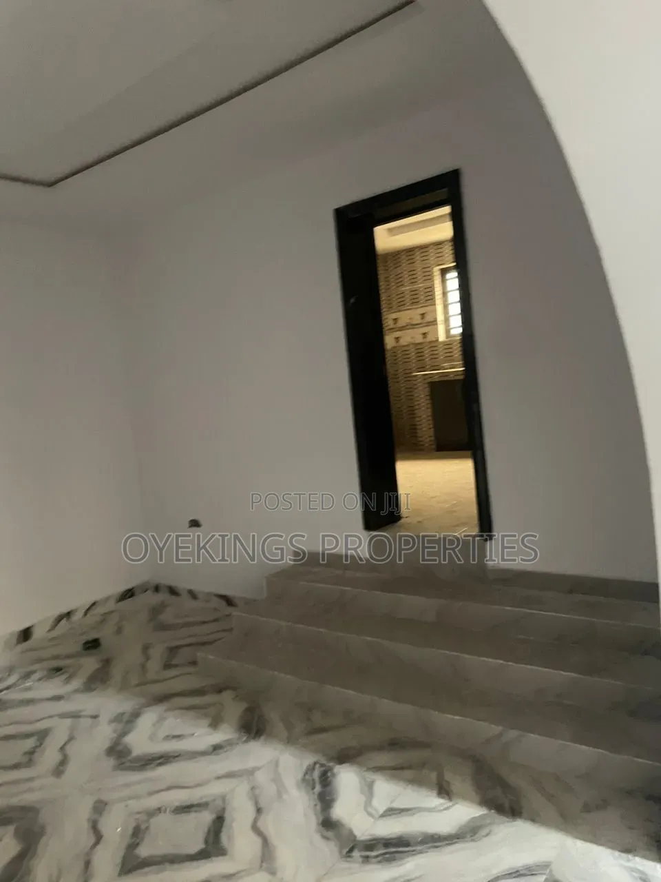 3bdrm Block of Flats in Odoona Kekere,, Oluyole for rent in Oluyole