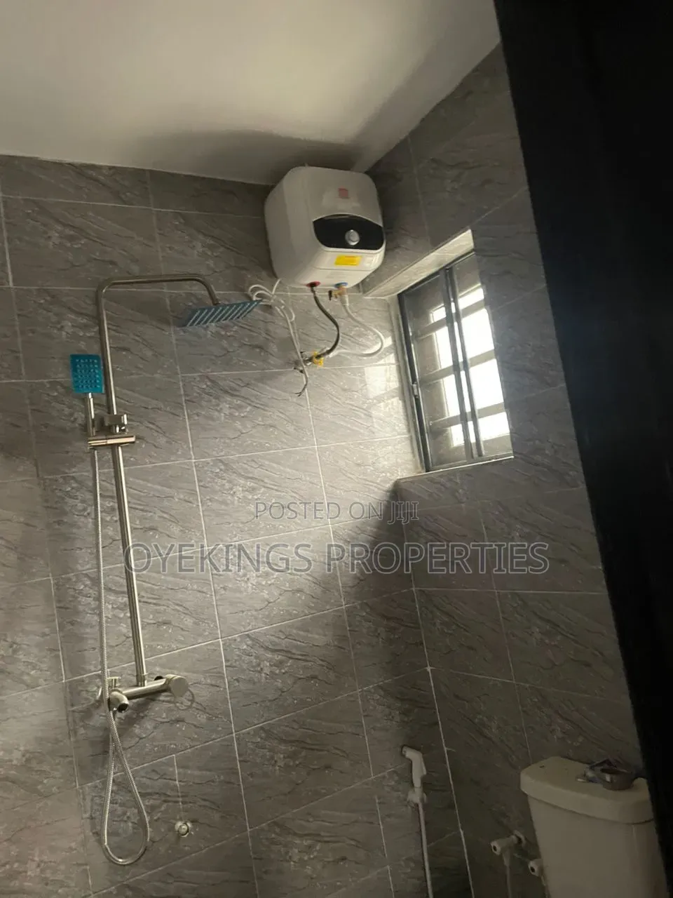 3bdrm Block of Flats in Odoona Kekere,, Oluyole for rent in Oluyole
