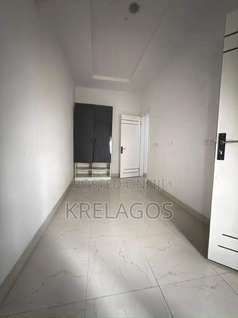 Mini Flat in Orchid, Chevron for rent in Chevron