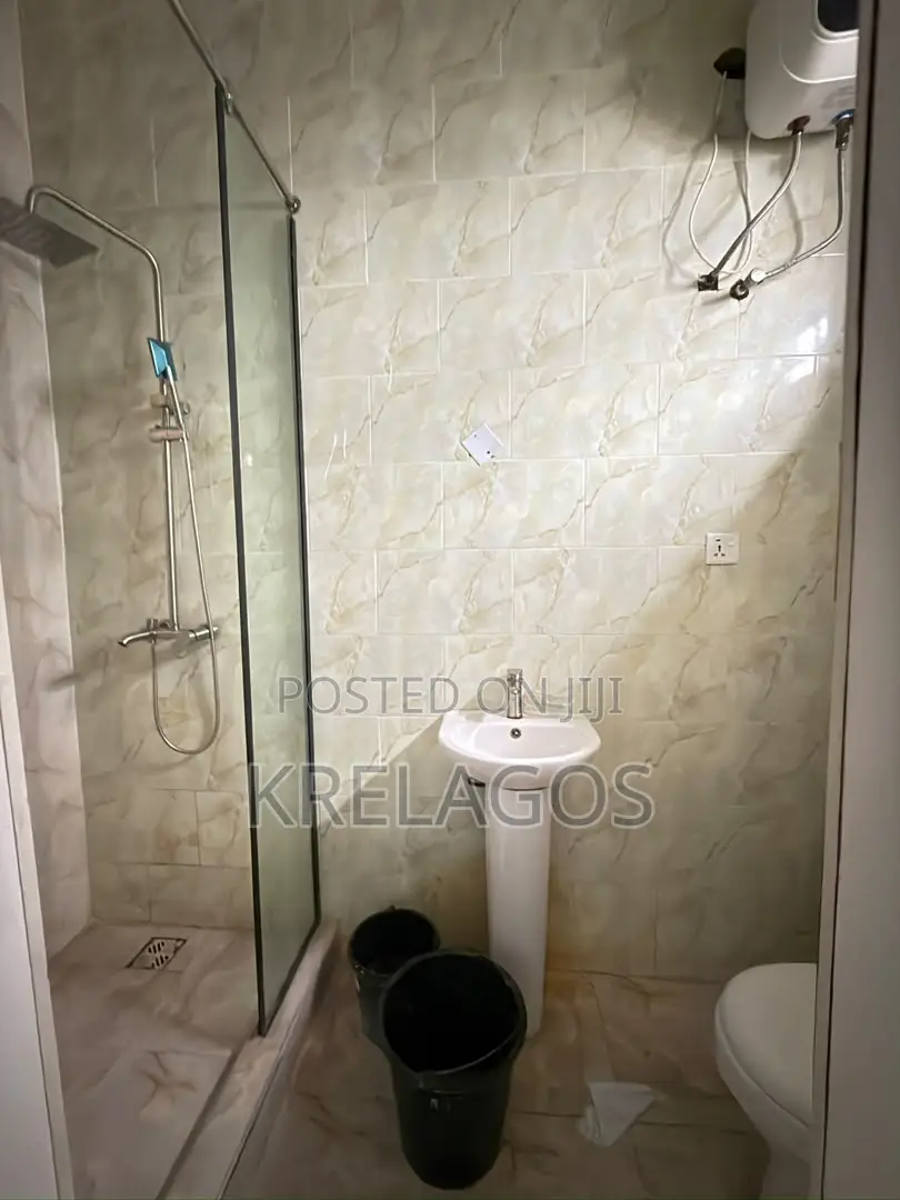 Mini Flat in Orchid, Chevron for rent in Chevron