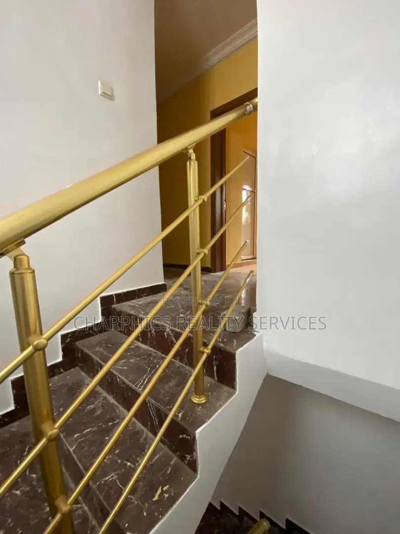 3bdrm Duplex in Jakande for rent in Jakande