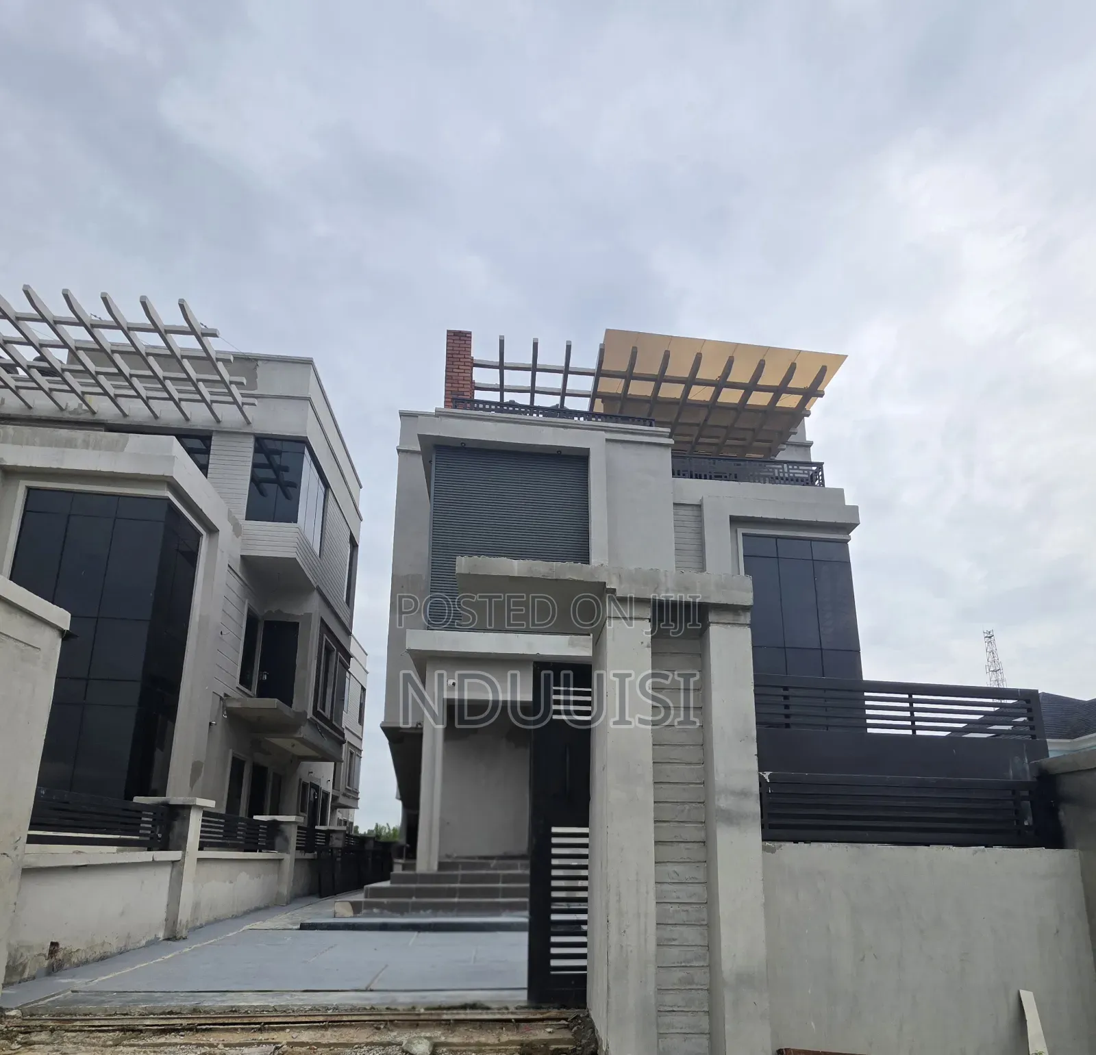 4bdrm Duplex in Alaka Estate for sale in Alaka Estate