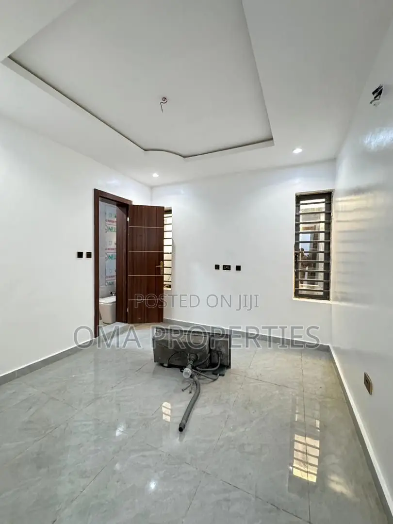 Furnished 2bdrm House in Surulere for sale in Surulere
