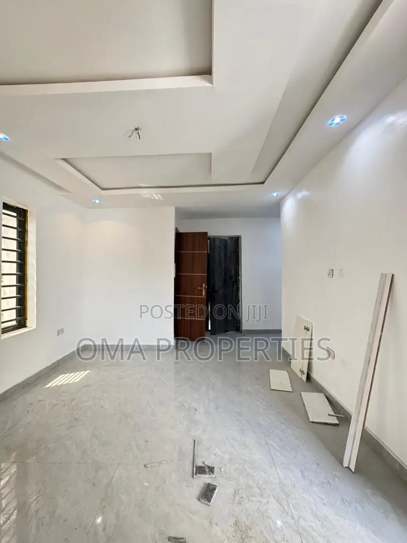 Furnished 2bdrm House in Surulere for sale in Surulere