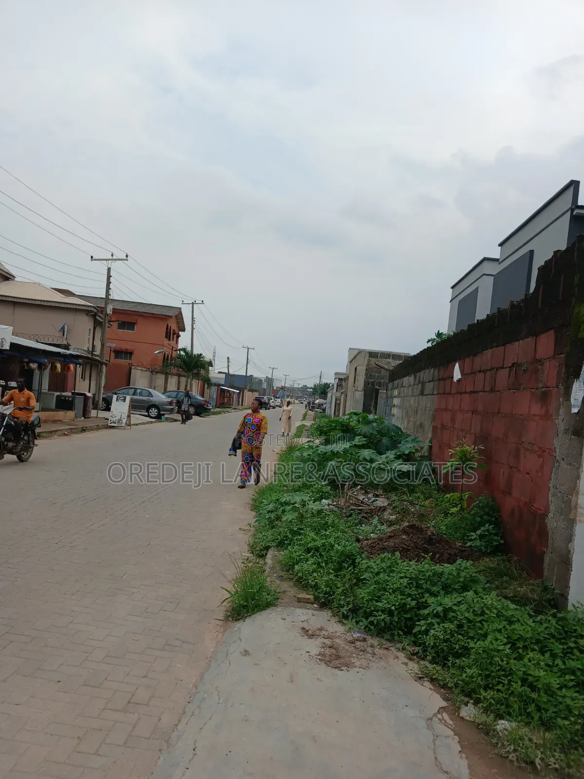 557sqm at N200m
Favoured Estate 
Abuodun Onitiri in Abule Egba
