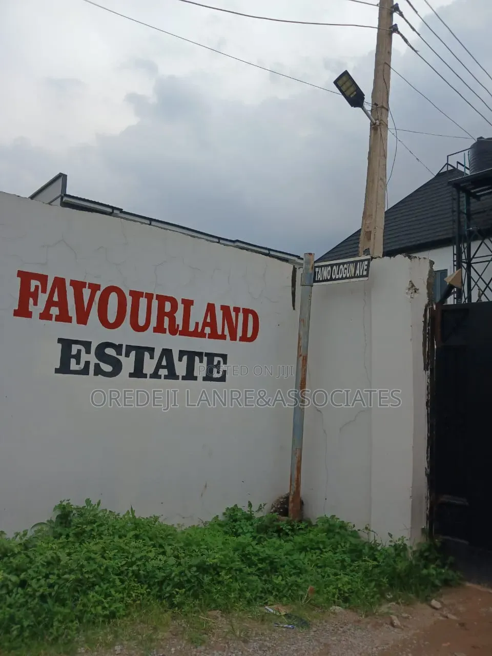557sqm at N200m
Favoured Estate 
Abuodun Onitiri in Abule Egba