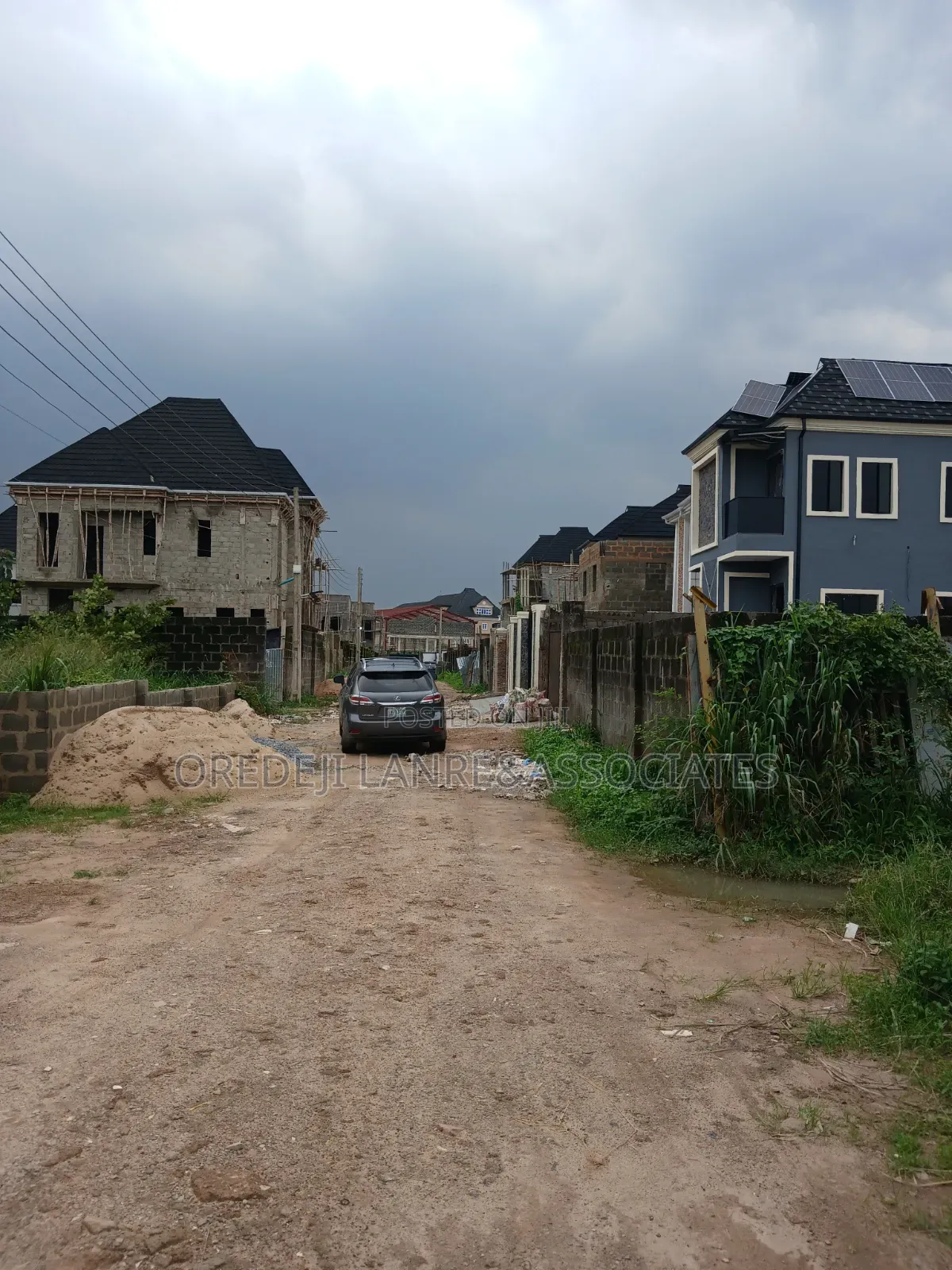 557sqm at N200m
Favoured Estate 
Abuodun Onitiri in Abule Egba