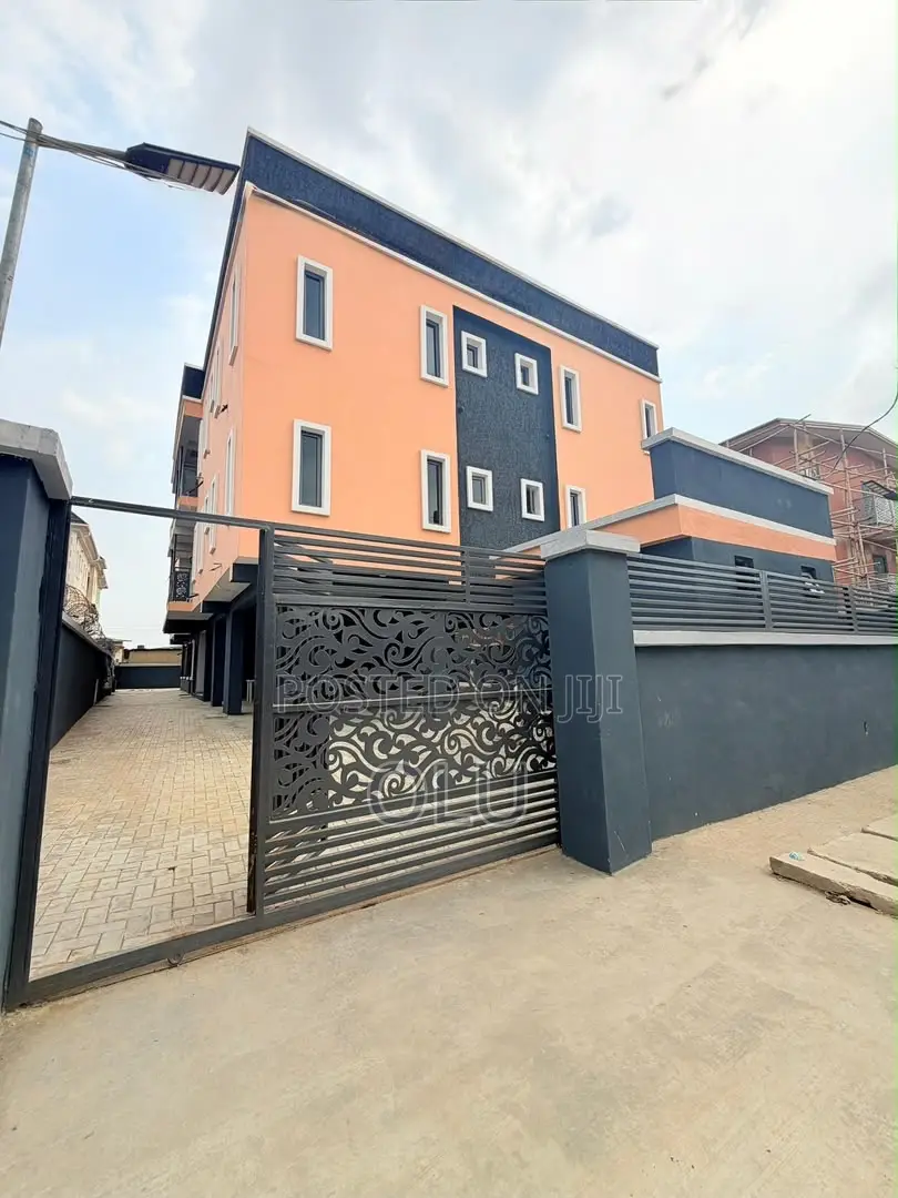 3bdrm Block of Flats in Gbagada for sale in Ifako-Gbagada