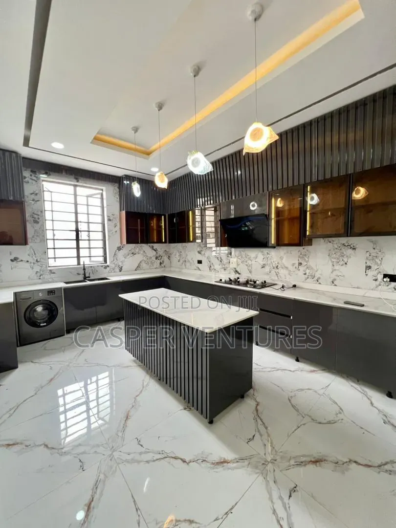 5bdrm Duplex in Chris Madueke, Lekki Phase 1 for sale in Lekki Phase 1