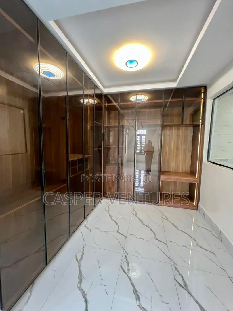 5bdrm Duplex in Chris Madueke, Lekki Phase 1 for sale in Lekki Phase 1
