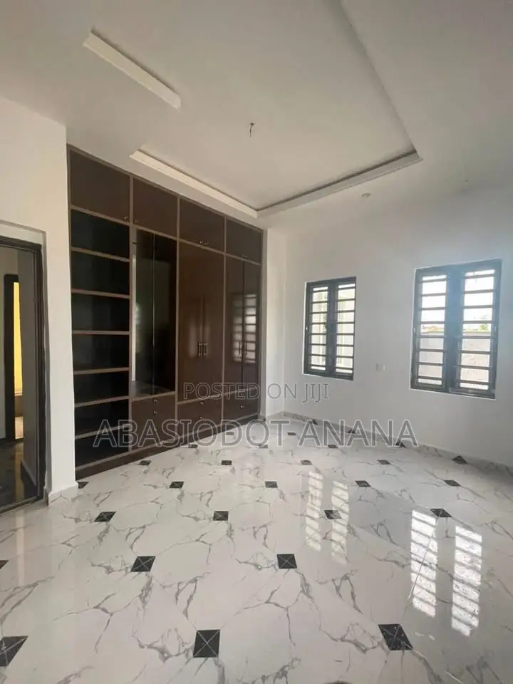 4bdrm Apartment in Shelter Afrique, Uyo for rent in Uyo