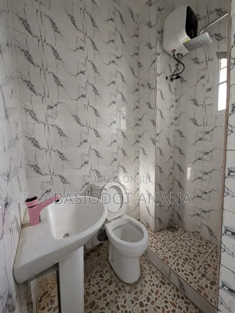 4bdrm Apartment in Shelter Afrique, Uyo for rent in Uyo