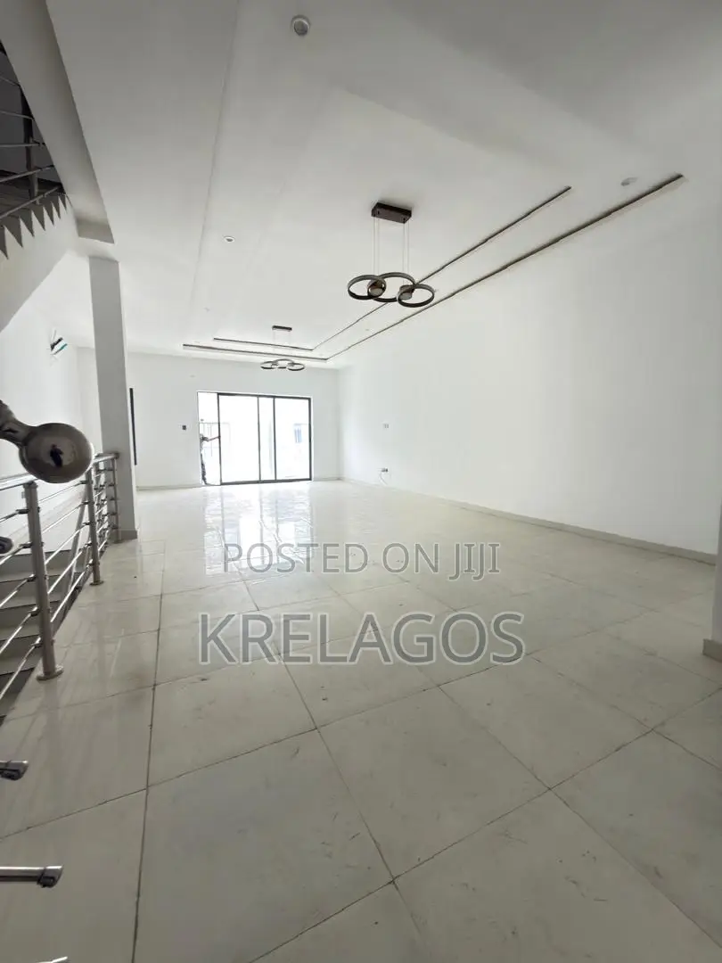 4bdrm Duplex in Orchid, Chevron for rent in Chevron