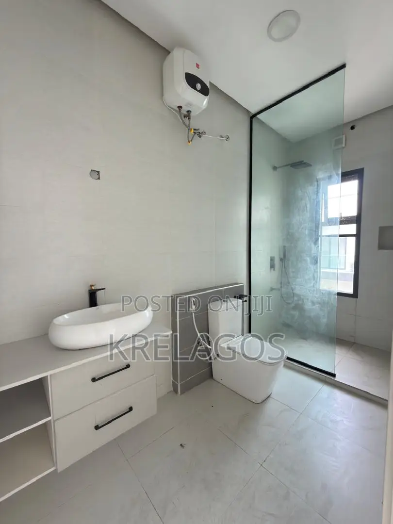 4bdrm Duplex in Orchid, Chevron for rent in Chevron
