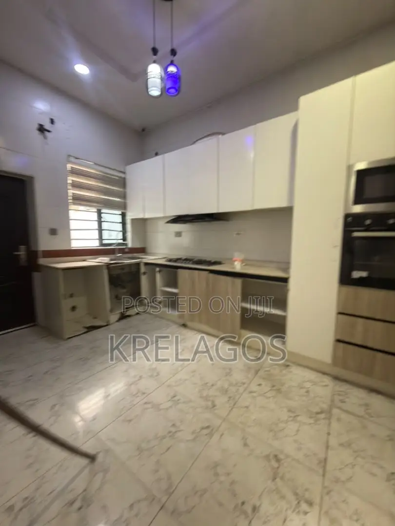 4bdrm Duplex in Orchid, Chevron for rent in Chevron