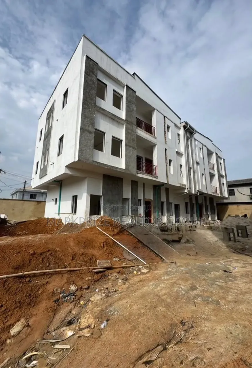 3bdrm Apartment in Anthony Lagos for sale in Anthony Village