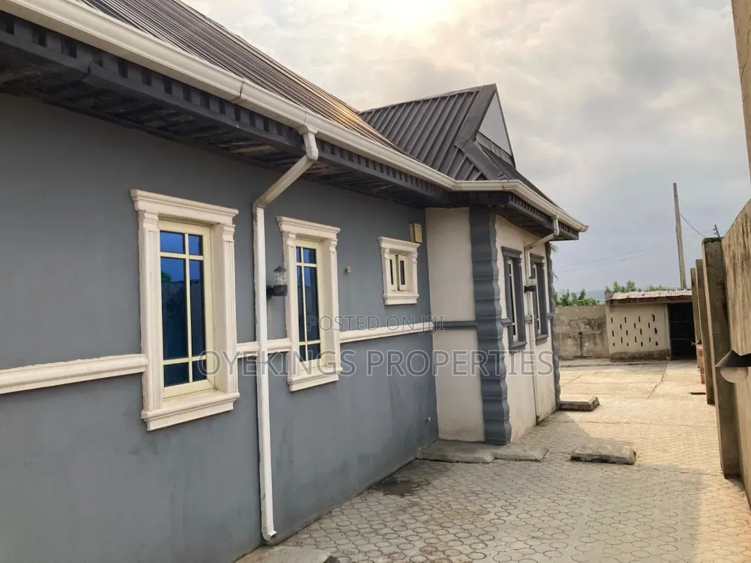 3bdrm Bungalow in Gbekuba, Oluyole for sale in Oluyole