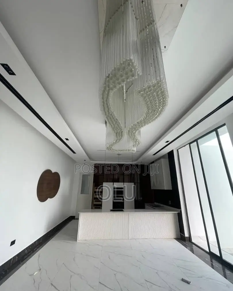 6bdrm Duplex in Cowrie Creek Estate for sale in Ikate