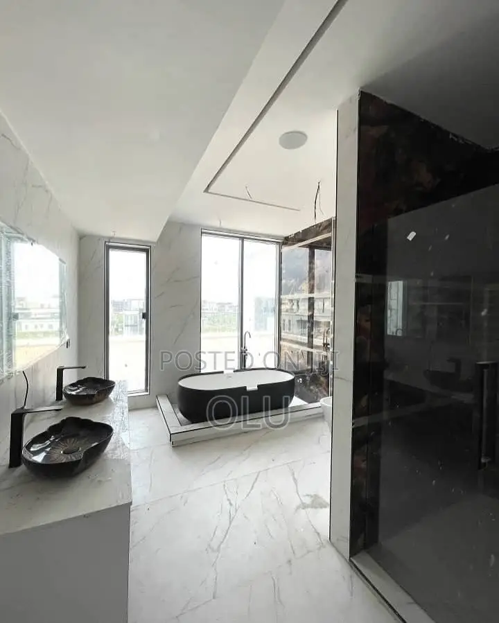 6bdrm Duplex in Cowrie Creek Estate for sale in Ikate