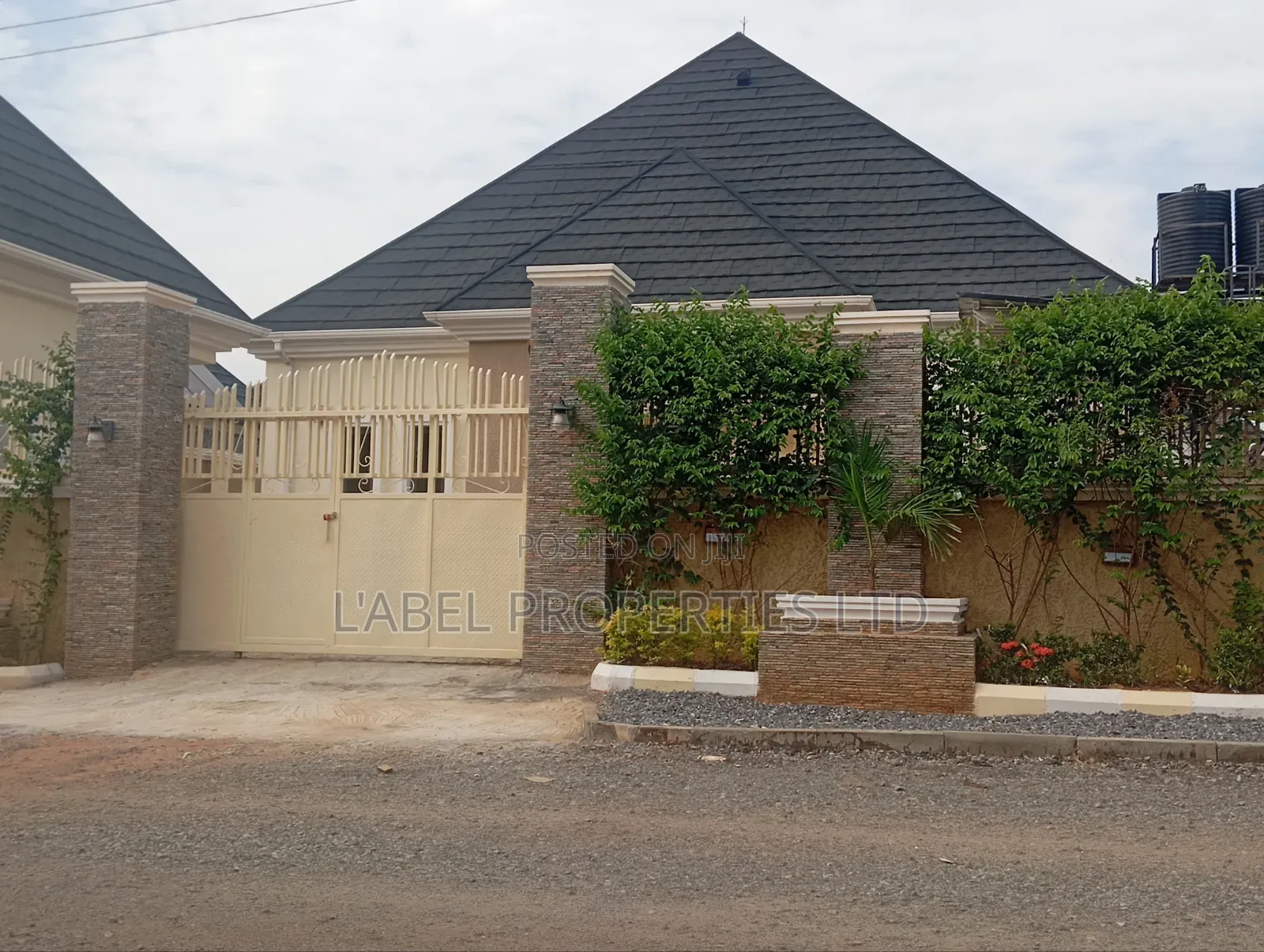 3bdrm Bungalow in Standard Estate for sale in Galadimawa