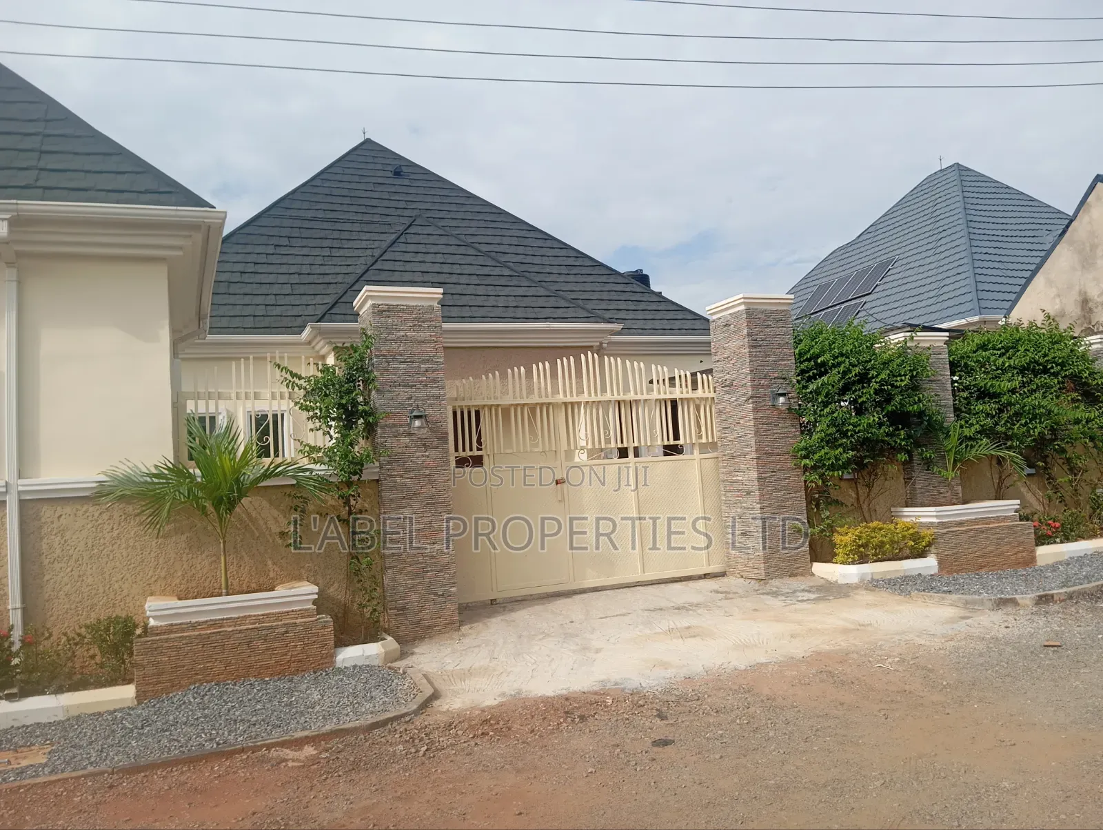 3bdrm Bungalow in Standard Estate for sale in Galadimawa
