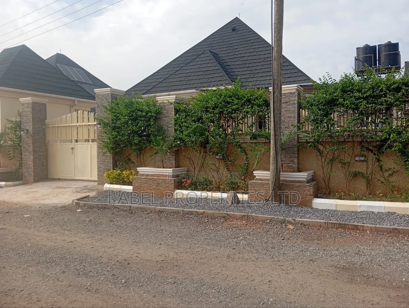 3bdrm Bungalow in Standard Estate for sale in Galadimawa