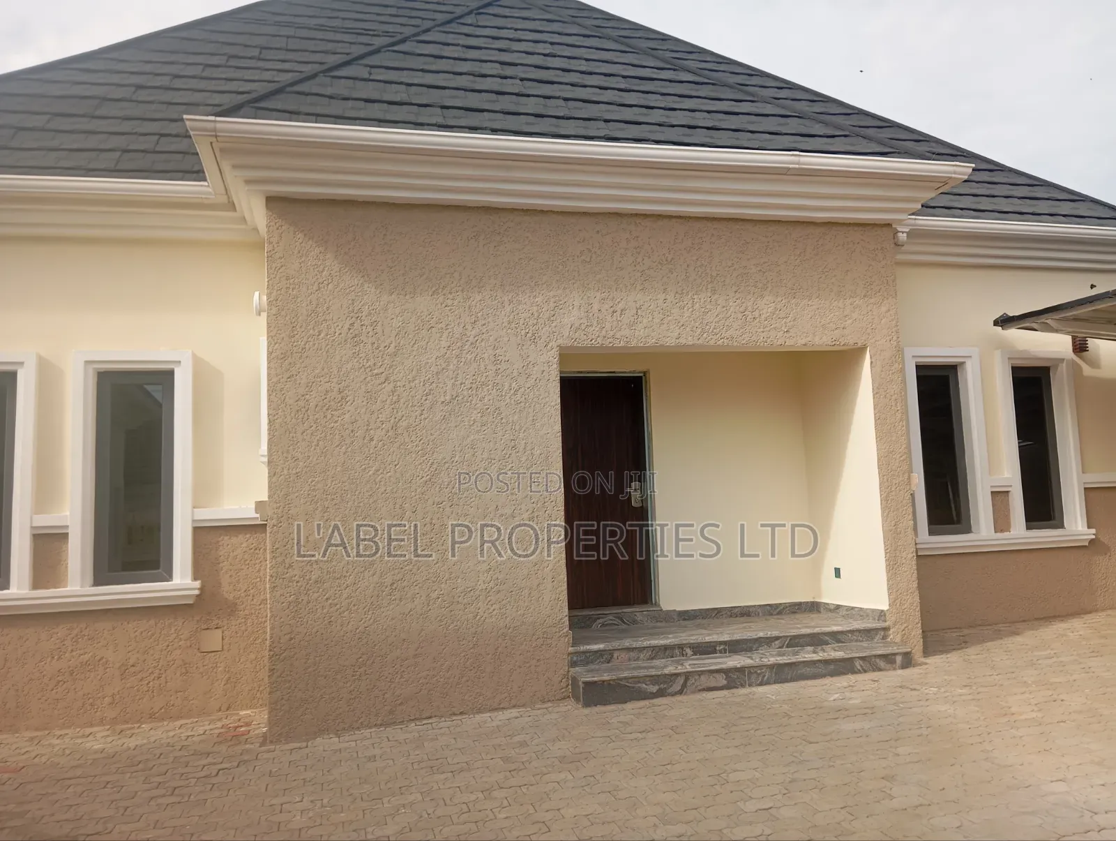 3bdrm Bungalow in Standard Estate for sale in Galadimawa