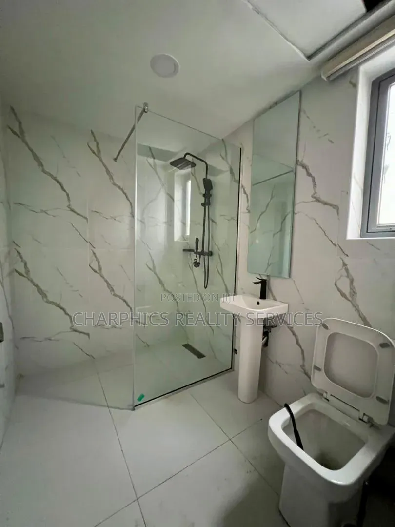 Furnished 2bdrm Apartment in Lekki Phase 1 for sale in Lekki Phase 1