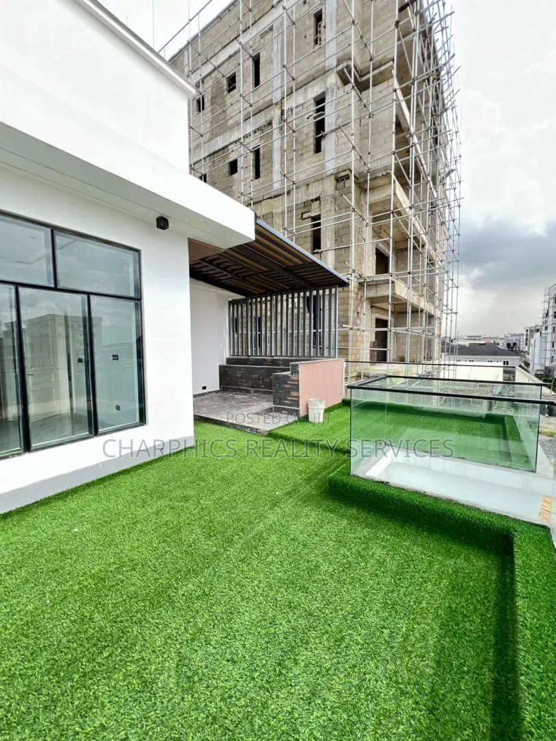 5bdrm Duplex in Lekki Phase 1 for sale in Lekki Phase 1