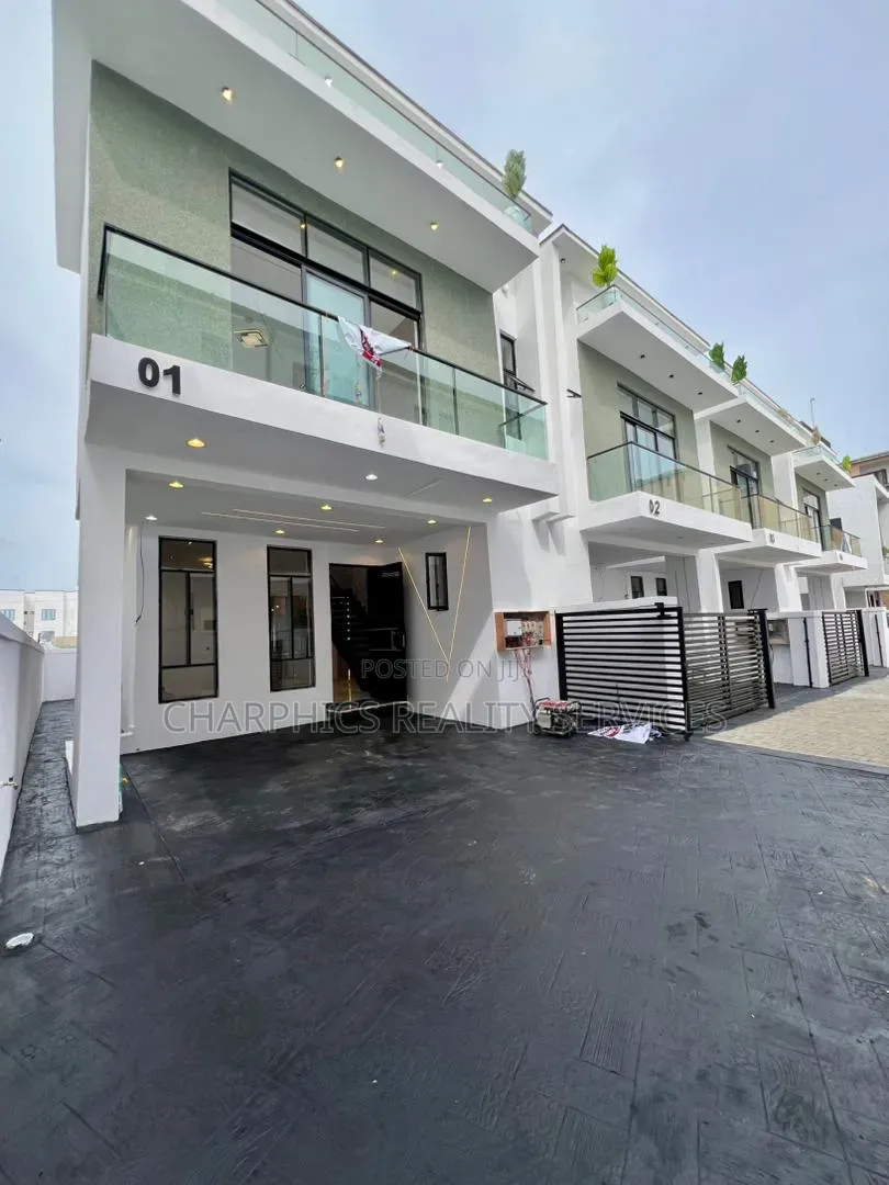 4bdrm Duplex in Ikota for sale in Ikota