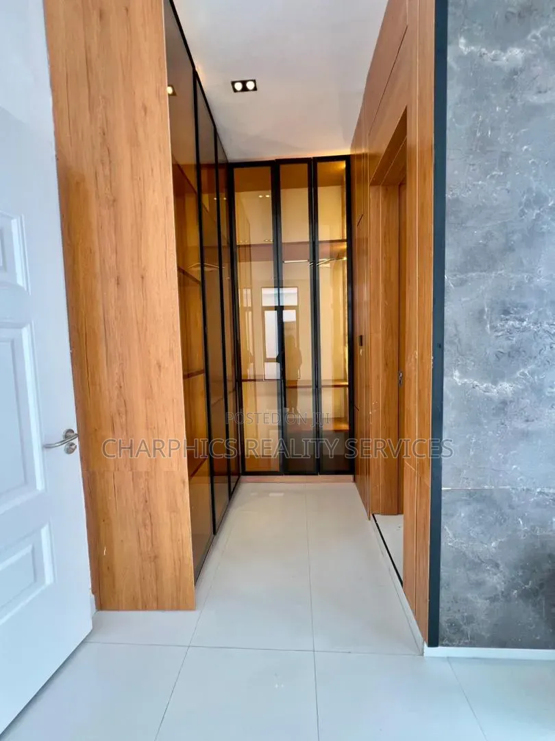4bdrm Duplex in Ikota for sale in Ikota