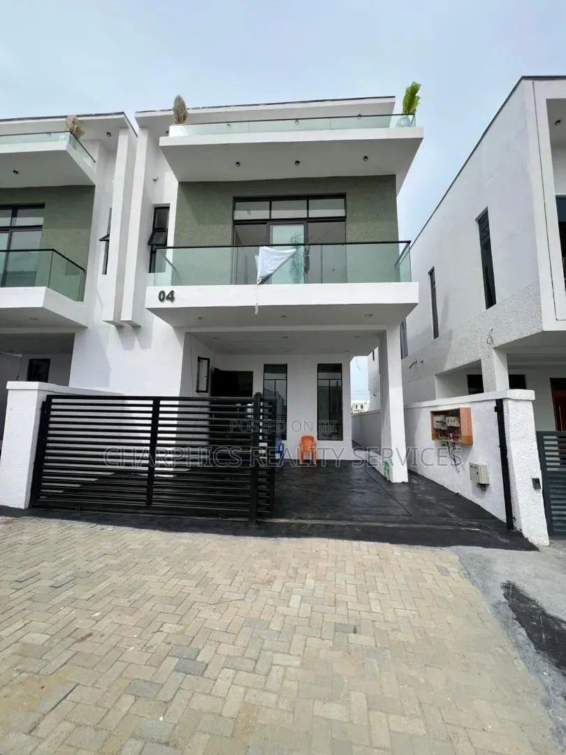 4bdrm Duplex in Ikota for sale in Ikota