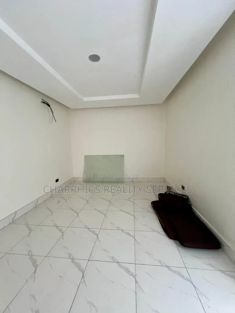5bdrm Duplex in Lekki Phase 1 for sale in Lekki Phase 1