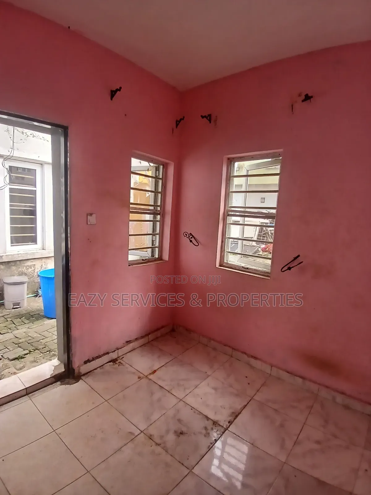 Studio Apartment in Gated And Secured, Off Lekki-Epe Expressway in Off Lekki-Epe Expressway