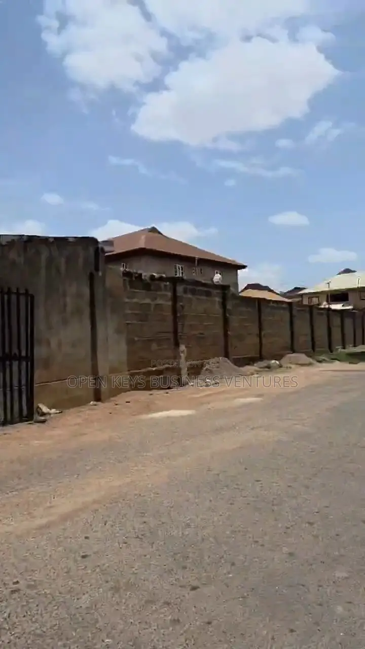 5bdrm Bungalow in Beside Omobolanle, Akobo for sale in Akobo