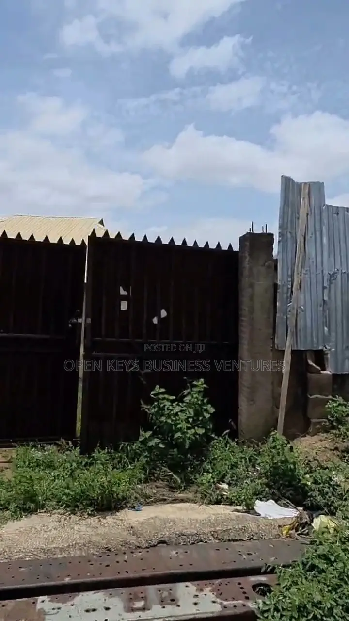5bdrm Bungalow in Beside Omobolanle, Akobo for sale in Akobo