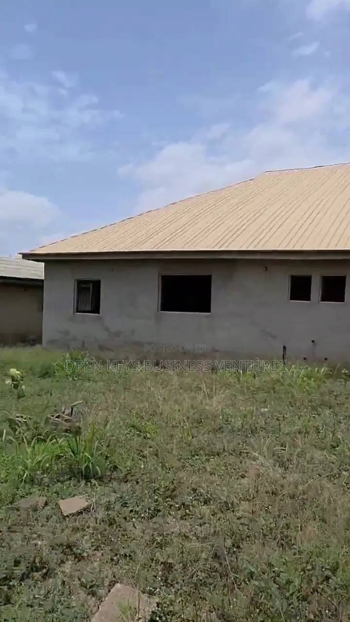 5bdrm Bungalow in Beside Omobolanle, Akobo for sale in Akobo