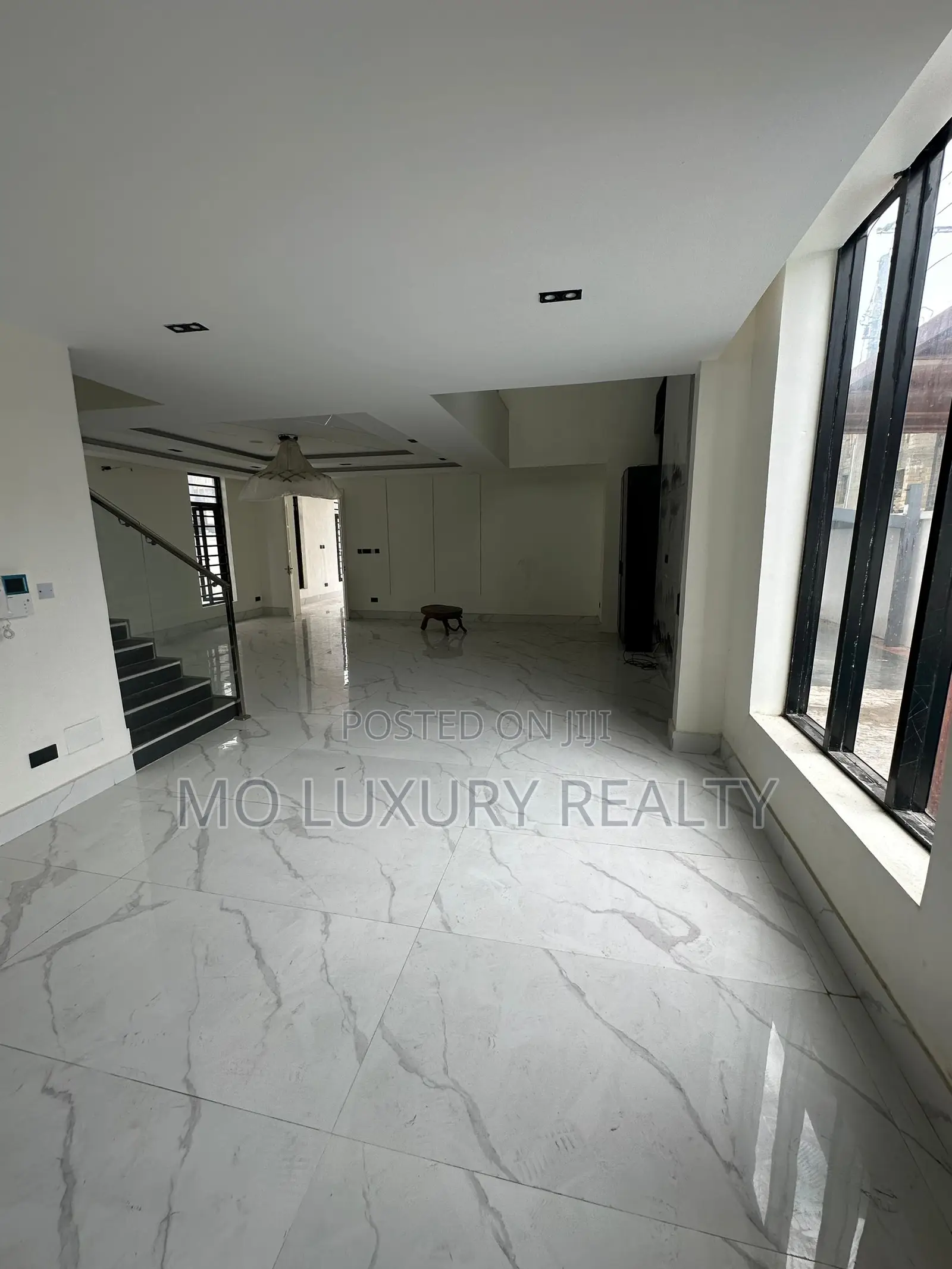 5bdrm Duplex in Lekki Phase 1 for sale in Lekki Phase 1