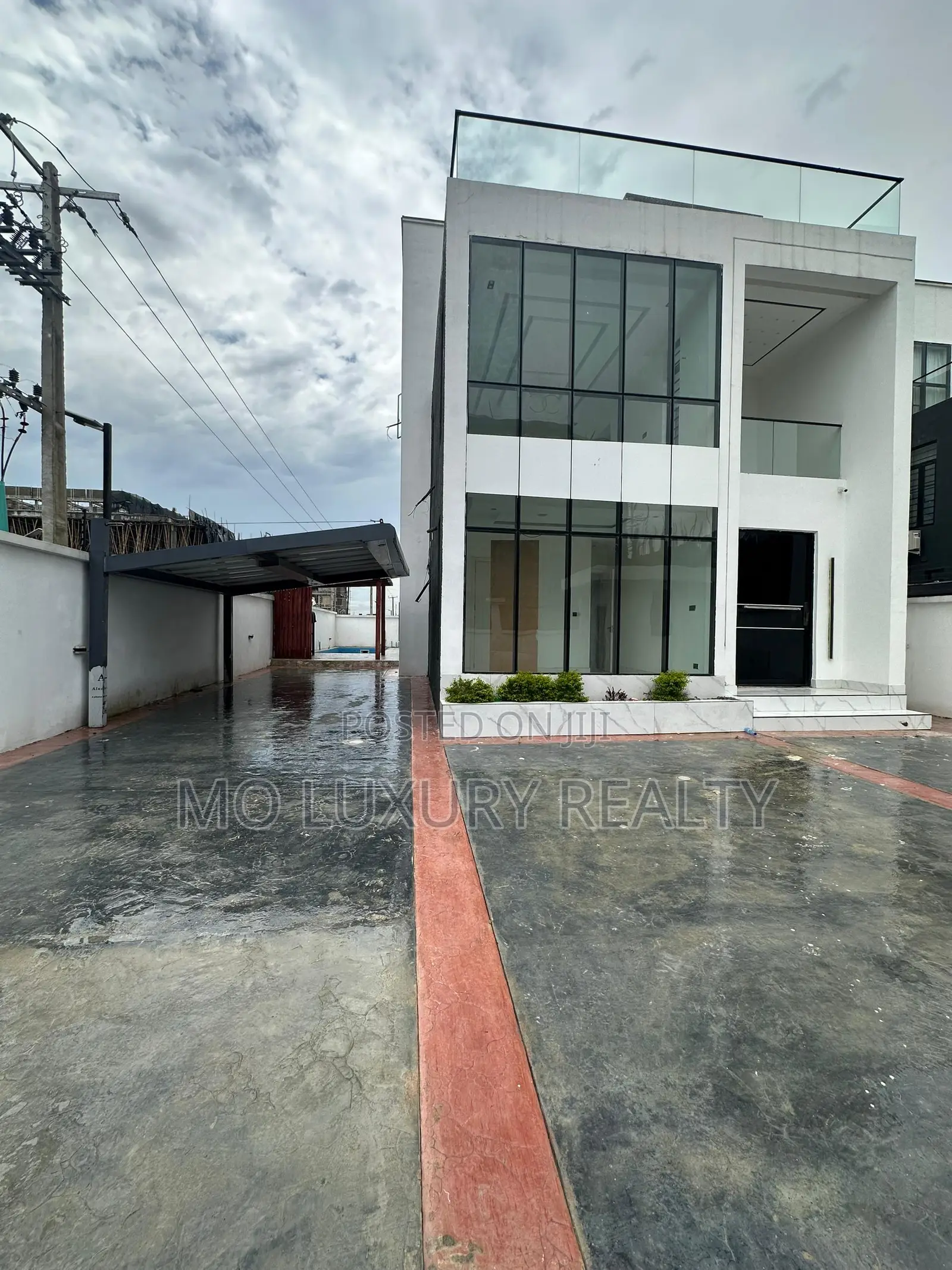 5bdrm Duplex in Lekki Phase 1 for sale in Lekki Phase 1