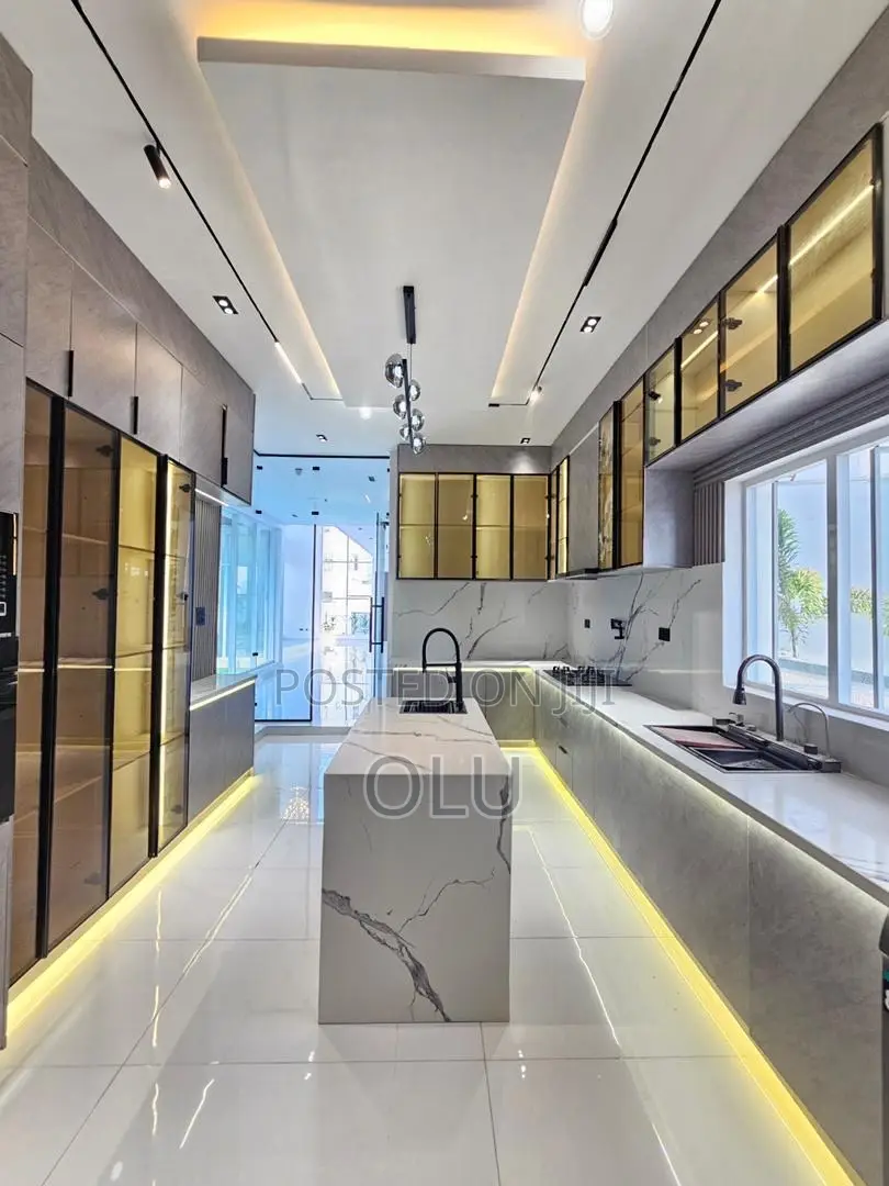 5bdrm Duplex in Osapa London for sale in Osapa london