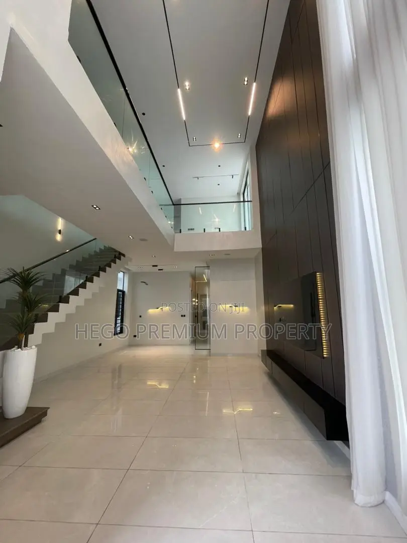 5bdrm Duplex in Lekki for sale in Ilaje / Lekki