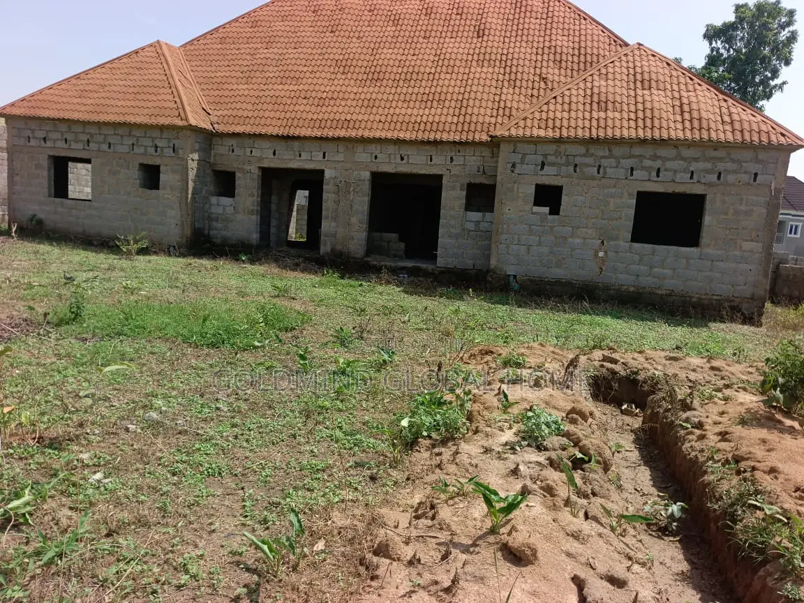 2bdrm Bungalow in Lugbe District. for sale in Sabon Lugbe