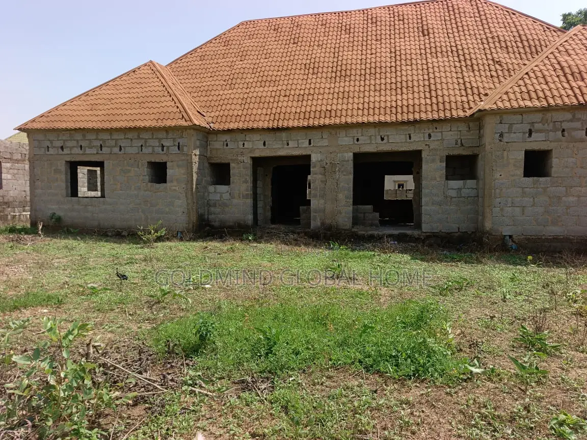 2bdrm Bungalow in Lugbe District. for sale in Sabon Lugbe