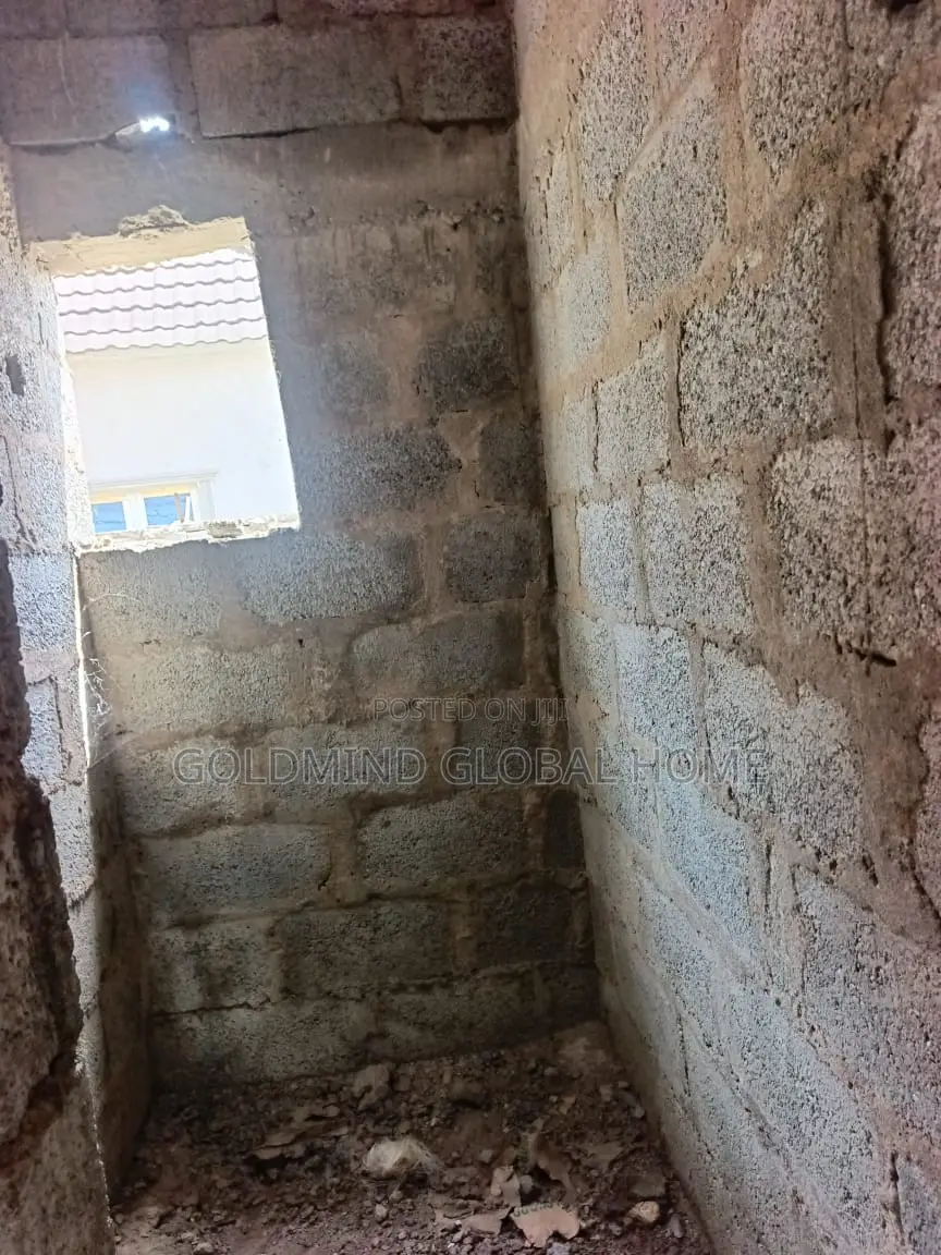 2bdrm Bungalow in Lugbe District. for sale in Sabon Lugbe
