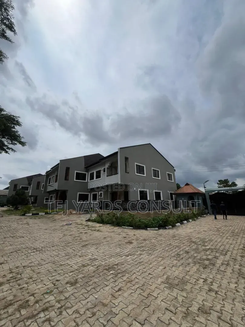 5bdrm House in Fhmb Residential for sale in Alagbado